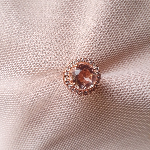 *NEW  Rose Gold diamond stud earings - Picture 5 of 6
